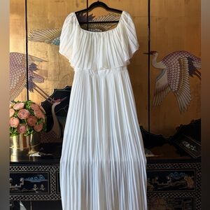 NEW Elegant Pleated Maxi Dress - Size M - White, Bridal, Flattering